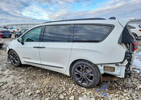 2024 Chrysler Pacifica Touring L z USA, uszkodzony, nr VIN 2C4RC1BG0RR102108